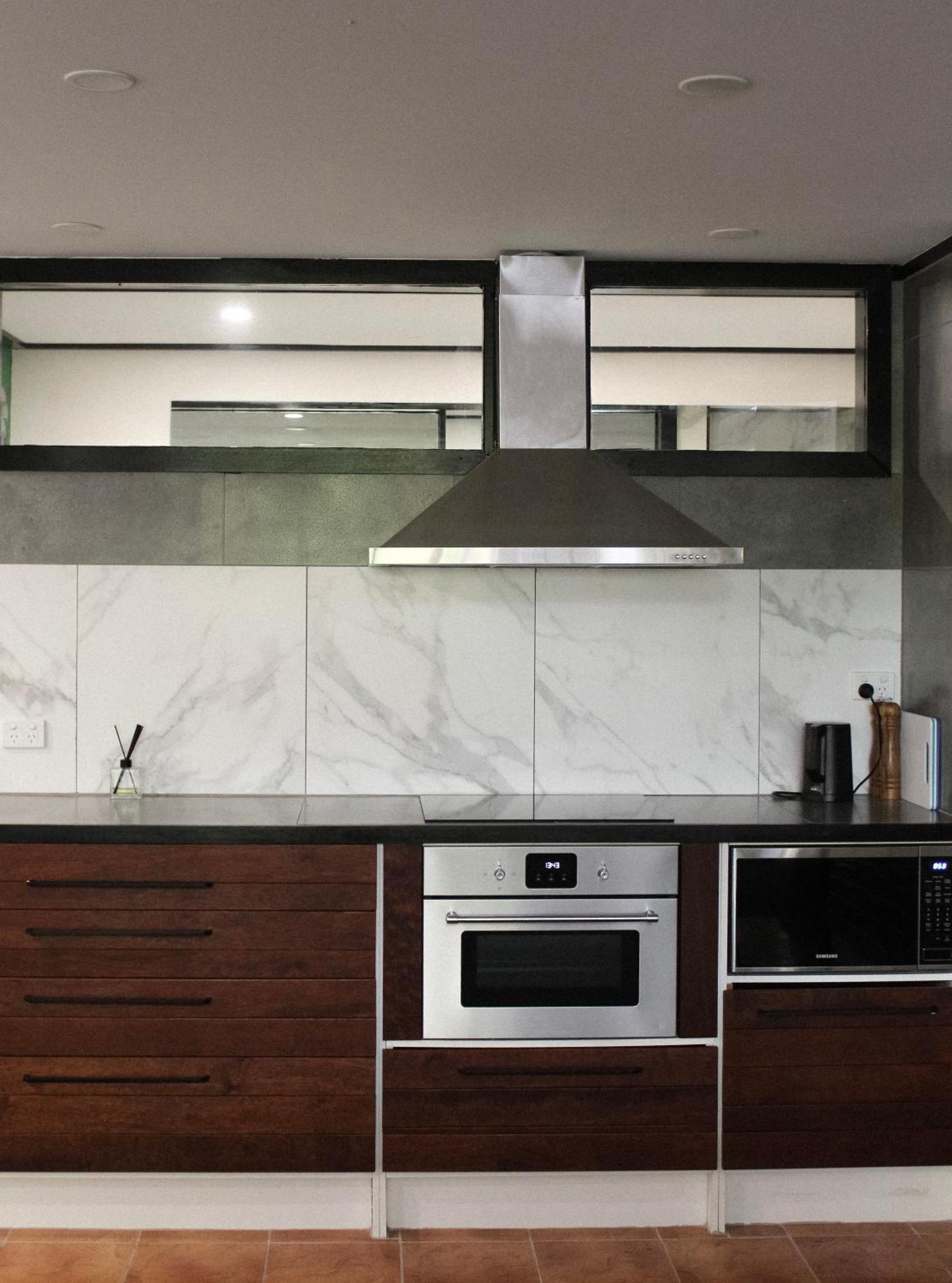 Big Modern Loft - - 7 Beds, 9 Guests - Workers, Families, Groups, Teams