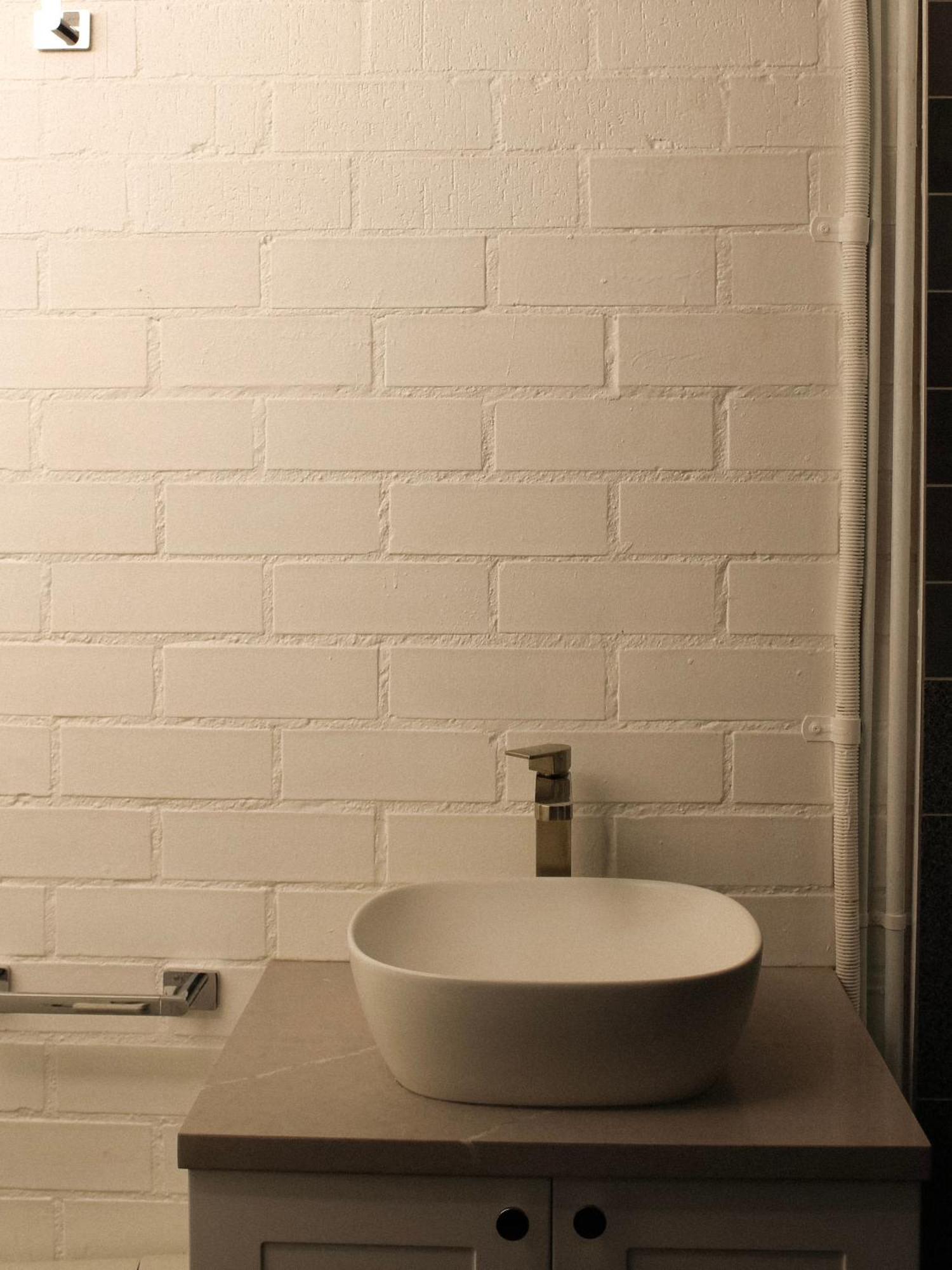 Big Modern Loft - - 7 Beds, 9 Guests - Workers, Families, Groups, Teams Apartment *