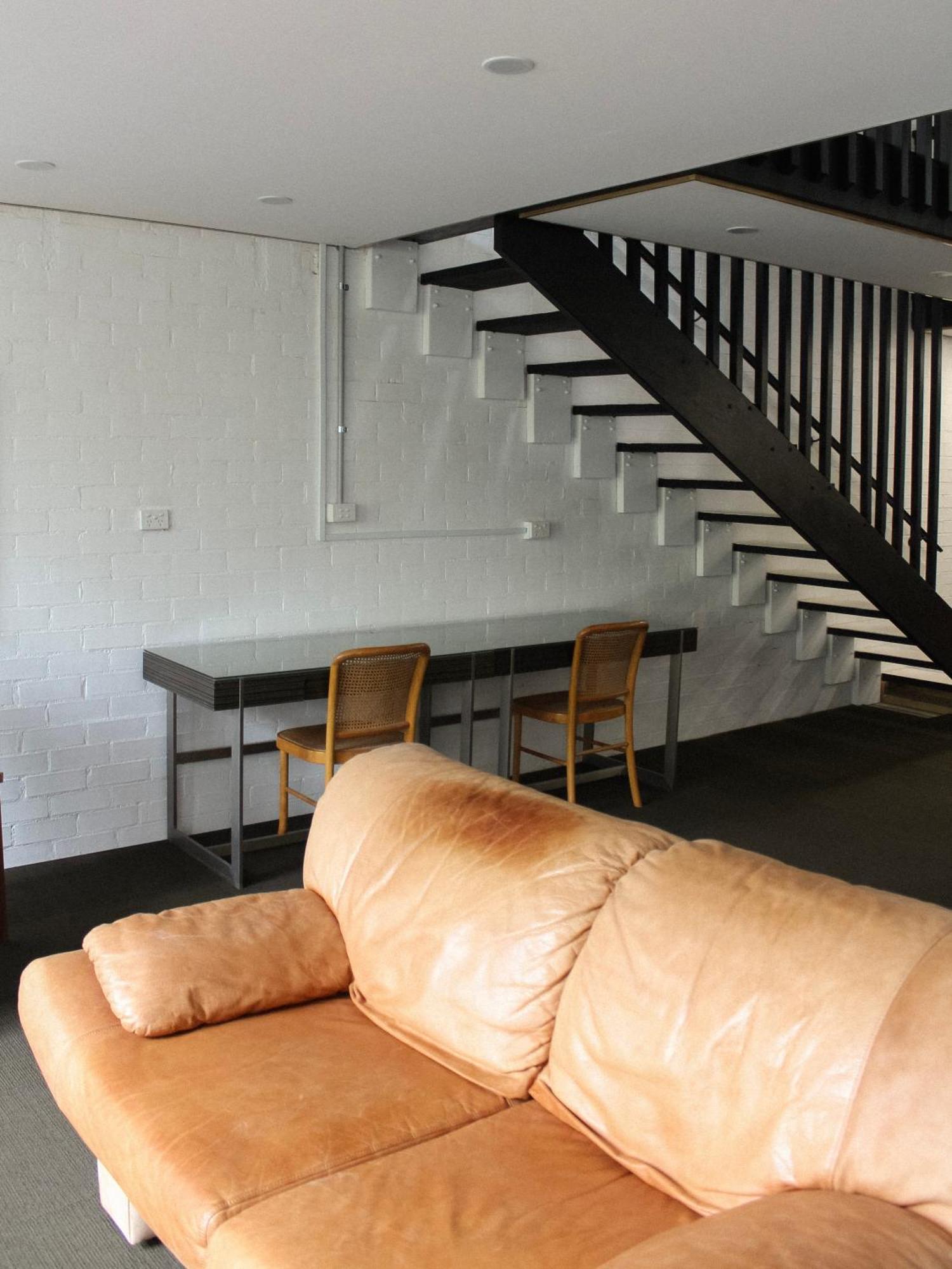 Big Modern Loft - - 7 Beds, 9 Guests - Workers, Families, Groups, Teams *