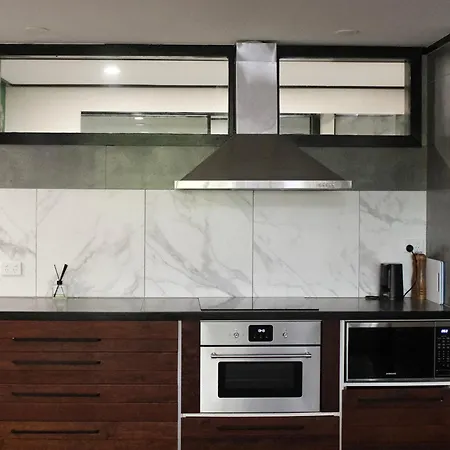 Big Modern Loft Apt - Central - 7 Beds, 9 Guests - Workers, Families, Groups, Teams Narrabundah Exterior photo